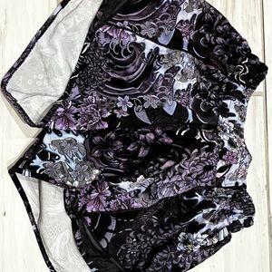 Lululemon Hotty Hot shorts, size 4, 4”
